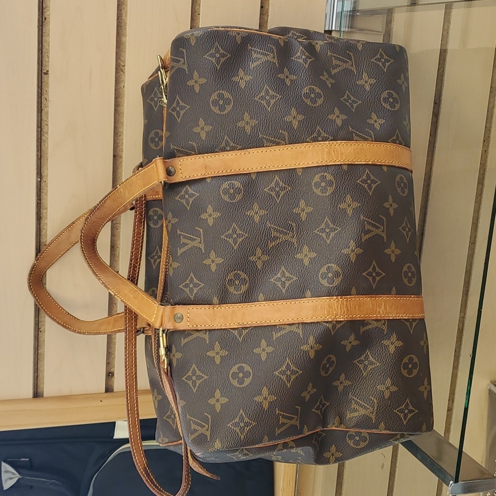 Louis Vuitton Sac Souple with strap